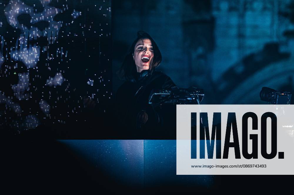 Belgian artist AmÃ lie Lens pictured during the Angele Instinct Release Party , a surprise party organized by the Brussels singer to celebrate the release of her album Instinct at the Grote Markt Grand Place, in Brussels, Friday 16 October 2026. EMILExWINDAL 190036388