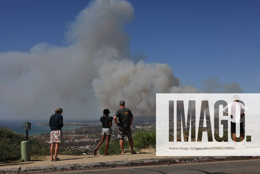 October16, 2026, San Juan Capistrano, California, USA: Fire crews are aggressively battling a wind-driven brush fire that burned several homes and threatened thousands of others in the area of San Juan Capistrano and San Clemente Friday, prompting evacuation orders. The Norte Fire exploded to 465 acres and remains 0 percent contained as of 4 p.m. O.C. Fire Authority officials said the Norte Fire started around 11:30 a.m. near Portico Del Norte and Eminencia Del Norte in San Clemente, east of Interstate 5. Fueled by strong Santa Ana winds, the wildfire then blew into neighboring San Juan Capistrano. San Juan Capistrano USA - ZUMAr19_ 20261016_new_r19_162