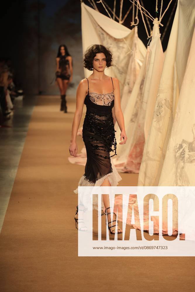 Hisha s fashion show at SPFW. Sao Paulo (SP), 10 16 2026 - Fashion SPFW - Hisha fashion show during Sao Paulo Fashion Week N61 at Pacubra in Ibirapuera, Sao Paulo.(Foto: Fabricio Bomjardim Thenews2 imago images) Hisha s fashion show at SPFW.