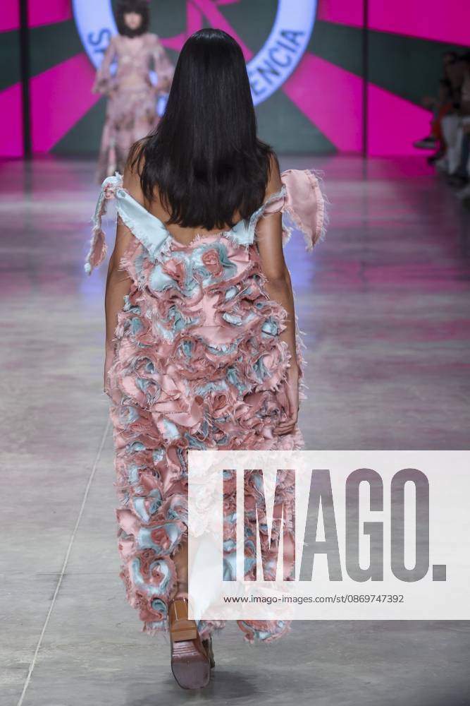 Santa Resistencia presents its collection at SPFW N61. Sao Paulo (SP), 10 16 2026 Fashion SPFW n61 The Santa Resistencia brand presents its collection during Sao Paulo Fashion Week n61, in Sao Paulo, this Friday (16).(Foto: Leco Viana Thenews2 imago images) Santa Resistencia presents its collection at SPFW N61.