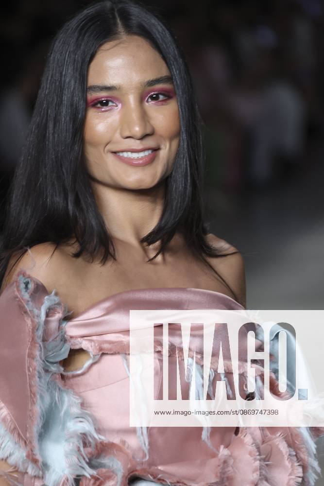 Santa Resistencia presents its collection at SPFW N61. Sao Paulo (SP), 10 16 2026 Fashion SPFW n61 The Santa Resistencia brand presents its collection during Sao Paulo Fashion Week n61, in Sao Paulo, this Friday (16).(Foto: Leco Viana Thenews2 imago images) Santa Resistencia presents its collection at SPFW N61.
