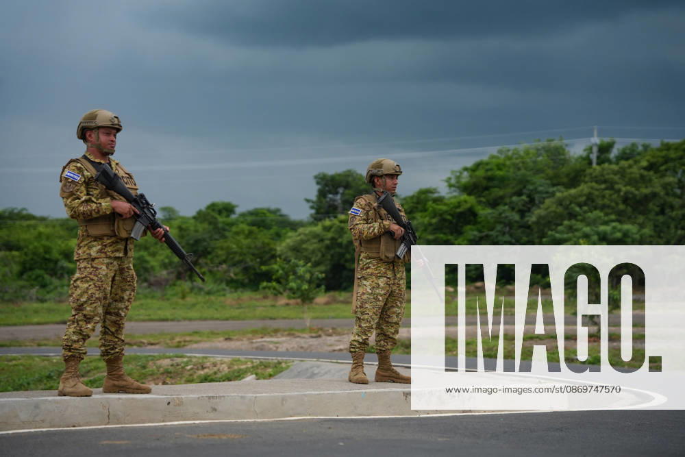 Soldiers stand guard during Costa Rican President Laura Fernández s tour of the Terrorism Confinement Center (CECOT), in Tecoluca. Fernández is on a three-day official visit to El Salvador to see the maximum-security prison that President Nayib Bukele’s government built as part of its crackdown on gangs. Costa Rica recently opened its own high-security prison, the High Containment Center Against Organized Crime, which is modeled on CECOT. Tecoluca El Salvador - ZUMAs197 20261016_aaa_s197_483