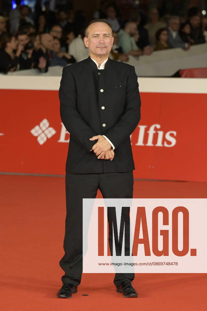 Vincent Perez attends the red carpet for the film Un jeu dangereux at the 2026 Rome Film Fest, held at the Auditorium Parco della Musica. Rome Italy - ZUMAs197 20261016_aaa_s197_615