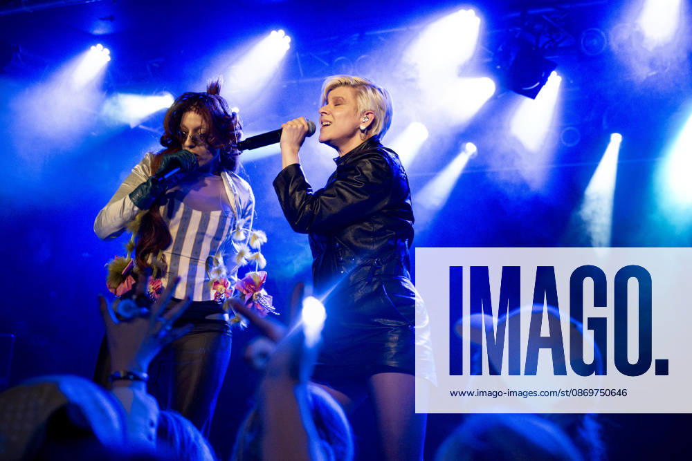 Robyn surprises her fans and shows up at their pre-party at Debaser. Robyn is performing at 3arena on Saturday, October 17, STOCKHOLM, SWEDEN