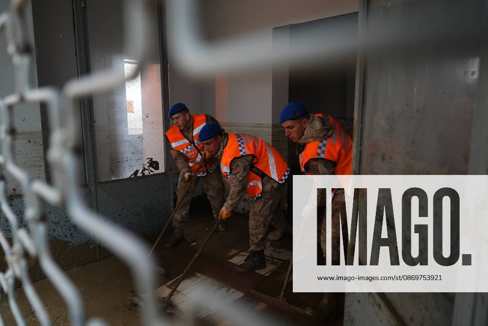 Cleaning works underway after the flooding in Istanbul ISTANBUL, TURKIYE - OCTOBER 17: The Istanbul Gendarmerie Commando Brigade Command supports cleaning works in the Sariyer district, which was affected by flood and water inundations, in Istanbul, Turkiye on October 17, 2026. Bunyamin Celik Anadolu Istanbul Turkey. Editorial use only. Please get in touch for any other usage.