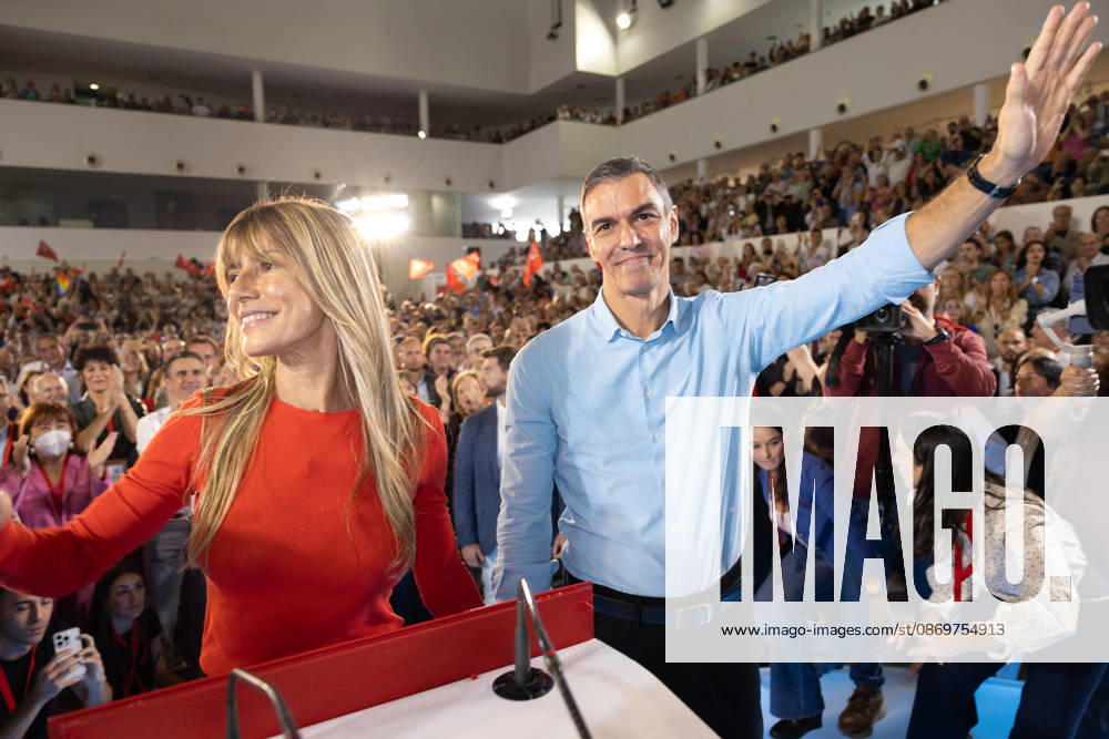 The PSOE Holds Its Federal Committee Meeting in Fuenlabrada, Madrid Prime Minister Pedro Sánchez and his wife, Begona Gómez, during the PSOE Federal Committee meeting at the Tomás y Valiente Art Center on October 17, 2026, in Fuenlabrada, Madrid, Spain. The Committee served to ratify the party’s candidate lists for the general election on November 29 and to confirm its Secretary General, Pedro Sánchez, as the candidate for Prime Minister. October 17, 2026 Jesús Hellí Fuenlabrada, Madrid Fuenlabrada, Madrid, Spain