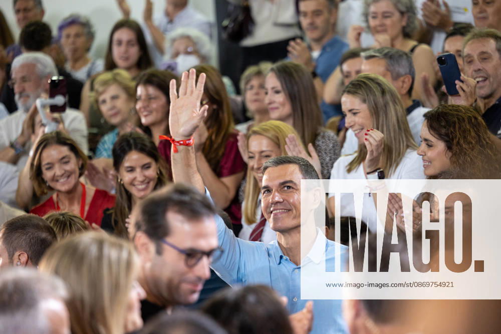 The PSOE Holds Its Federal Committee Meeting in Fuenlabrada, Madrid Prime Minister Pedro Sánchez during the PSOE Federal Committee meeting at the Tomás y Valiente Art Center on October 17, 2026, in Fuenlabrada, Madrid, Spain. The meeting served to ratify the party’s candidate lists for the general election on November 29 and to confirm its secretary-general, Pedro Sánchez, as the candidate for Prime Minister. OCTOBER 17, 2026 Jesús Hellí Fuenlabrada, Madrid Fuenlabrada, Madrid, Spain