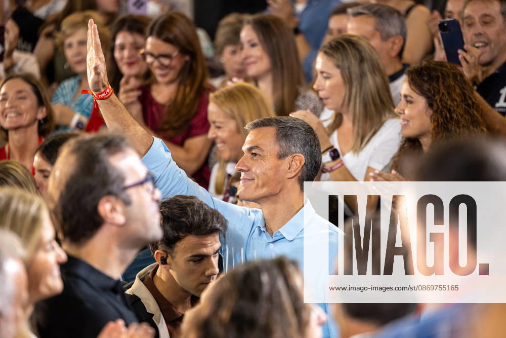 The PSOE Holds Its Federal Committee Meeting in Fuenlabrada, Madrid Prime Minister Pedro Sánchez during the PSOE Federal Committee meeting at the Tomás y Valiente Art Center on October 17, 2026, in Fuenlabrada, Madrid, Spain. The meeting served to ratify the party’s candidate lists for the general election on November 29 and to confirm its secretary-general, Pedro Sánchez, as the candidate for Prime Minister. OCTOBER 17, 2026 Jesús Hellí Fuenlabrada, Madrid Fuenlabrada, Madrid, Spain