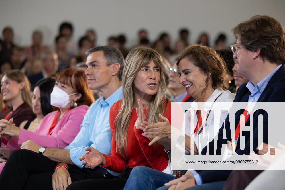 The PSOE Holds Its Federal Committee Meeting in Fuenlabrada, Madrid Prime Minister Pedro Sánchez and his wife, Begona Gómez, during the PSOE Federal Committee meeting at the Tomás y Valiente Art Center on October 17, 2026, in Fuenlabrada, Madrid, Spain. The committee meeting served to ratify the party’s candidate lists for the general election on November 29 and to endorse its secretary general, Pedro Sánchez, as the candidate for Prime Minister. OCTOBER 17, 2026 Jesús Hellí Fuenlabrada, Madrid Fuenlabrada, Madrid, Spain