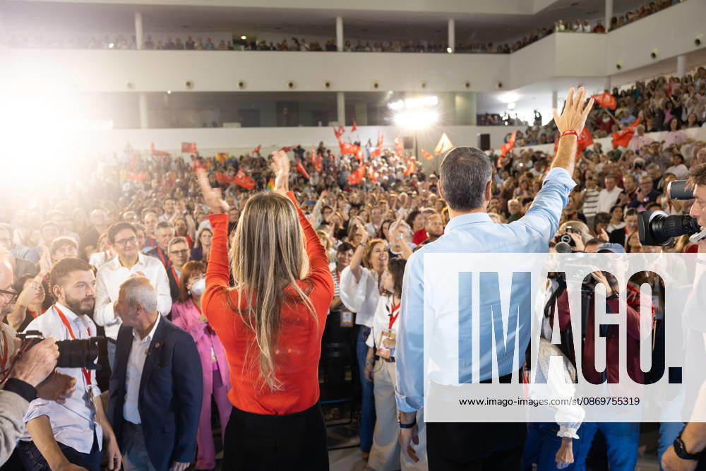 The PSOE Holds Its Federal Committee Meeting in Fuenlabrada, Madrid Prime Minister Pedro Sánchez and his wife, Begona Gómez, during the PSOE Federal Committee meeting at the Tomás y Valiente Art Center on October 17, 2026, in Fuenlabrada, Madrid, Spain. The committee meeting served to ratify the party’s candidate lists for the general election on November 29 and to endorse its secretary general, Pedro Sánchez, as the candidate for Prime Minister. OCTOBER 17, 2026 Jesús Hellí Fuenlabrada, Madrid Fuenlabrada, Madrid, Spain