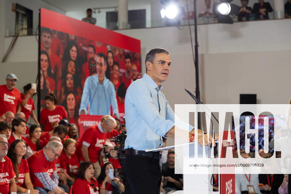 The PSOE Holds Its Federal Committee Meeting in Fuenlabrada, Madrid Prime Minister Pedro Sánchez during the PSOE Federal Committee meeting at the Tomás y Valiente Art Center on October 17, 2026, in Fuenlabrada, Madrid, Spain. The meeting served to ratify the party’s candidate lists for the general election on November 29 and to confirm its secretary-general, Pedro Sánchez, as the candidate for Prime Minister. OCTOBER 17, 2026 Jesús Hellí Fuenlabrada, Madrid Fuenlabrada, Madrid, Spain
