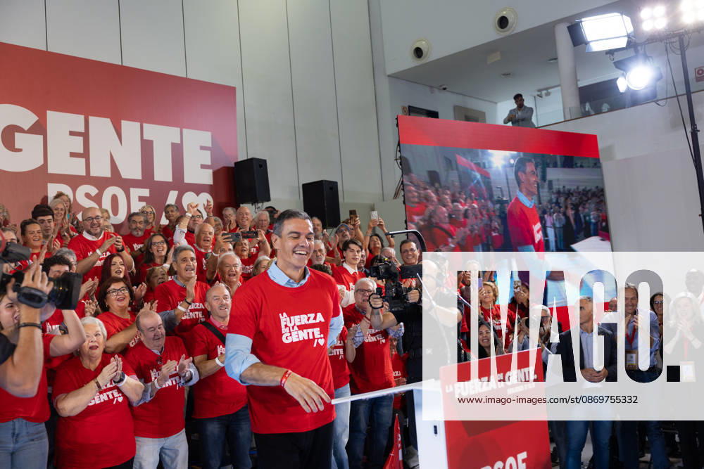 The PSOE Holds Its Federal Committee Meeting in Fuenlabrada, Madrid Prime Minister Pedro Sánchez during the PSOE Federal Committee meeting at the Tomás y Valiente Art Center on October 17, 2026, in Fuenlabrada, Madrid, Spain. The meeting served to ratify the party’s candidate lists for the general election on November 29 and to confirm its secretary-general, Pedro Sánchez, as the candidate for Prime Minister. OCTOBER 17, 2026 Jesús Hellí Fuenlabrada, Madrid Fuenlabrada, Madrid, Spain