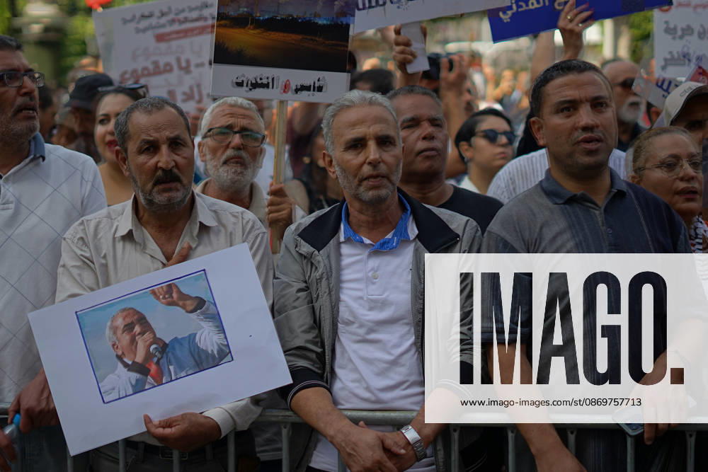 Demonstrators take to the streets of Tunis during a march calling for social and economic reforms and the protection of civil liberties, amid public concerns over rising living costs, workers rights and freedom of expression on October 17, 2026. Organized by trade unions, journalists representatives, lawyers and civil society groups, the demonstration brings together protesters demanding accountability and defending fundamental rights. The march highlights ongoing concerns over Tunisias economic situation and the space for public dissent. Tunis Tunisia - ZUMAm342 20261017_zsp_m342_040