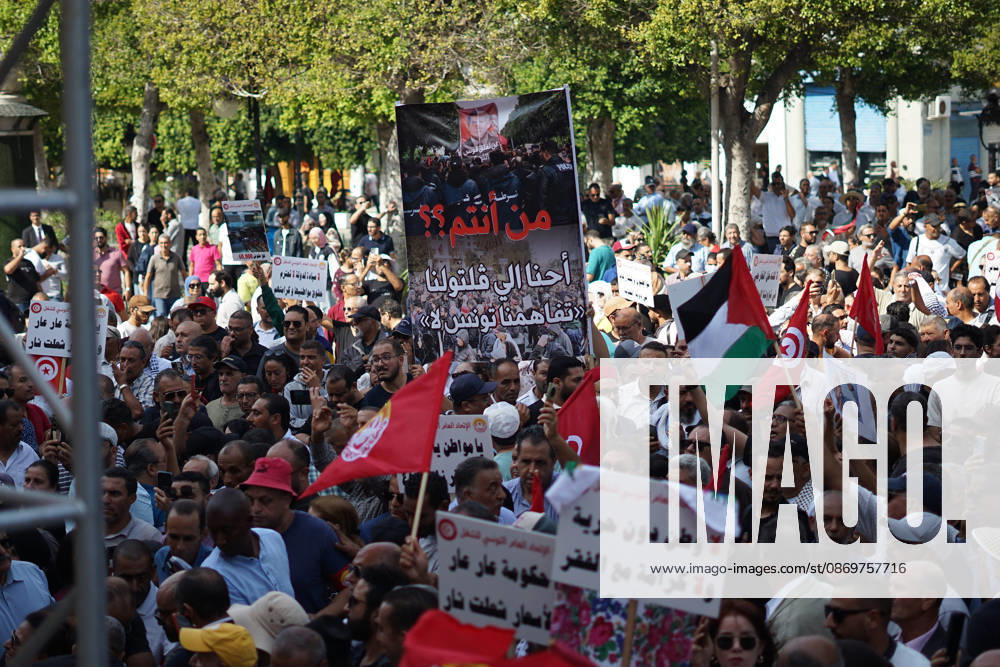 Demonstrators take to the streets of Tunis during a march calling for social and economic reforms and the protection of civil liberties, amid public concerns over rising living costs, workersÃ¢â‚¬â ¢ rights and freedom of expression on October 17, 2026. Organized by trade unions, journalistsÃ¢â‚¬â ¢ representatives, lawyers and civil society groups, the demonstration brings together protesters demanding accountability and defending fundamental rights. The march highlights ongoing concerns over TunisiaÃ¢â‚¬â ¢s economic situation and the space for public dissent. Tunis Tunisia - ZUMAm342 20261017_zsp_m342_035