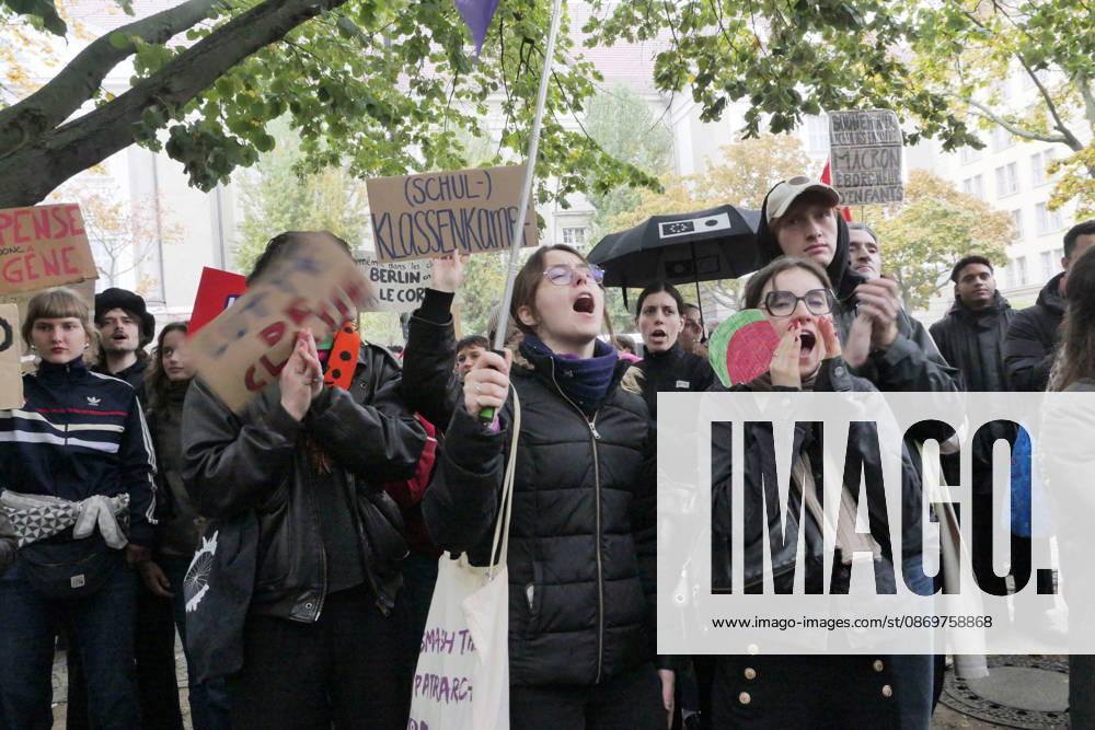 Solidarity with the students in France at Kleistpark
