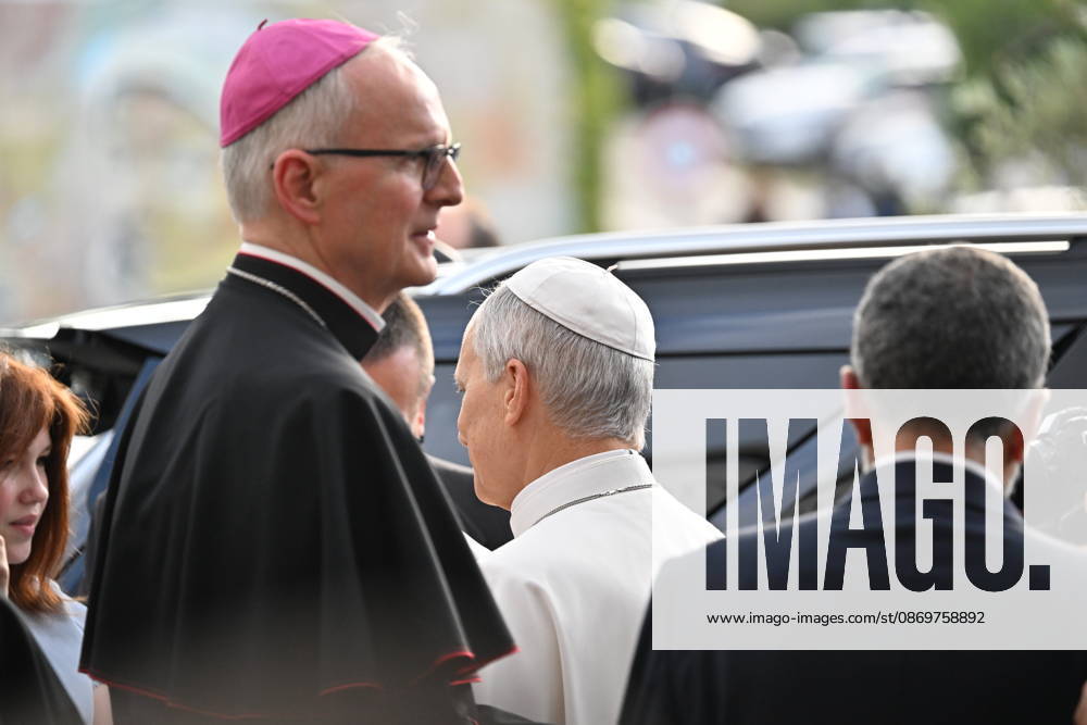 Italy, Rome,Vatican 2026-10-15 : Pope Leo XIAgostino Gemelli University Hospital Italy, Rome, Vatican City, October 17, 2026: Pope Leo XIV leaves the Gemelli University Hospital in Rome following surgery to remove a mass from his lung. Photo: Copyright Alessia Giuliani CPP - NO BOOKS