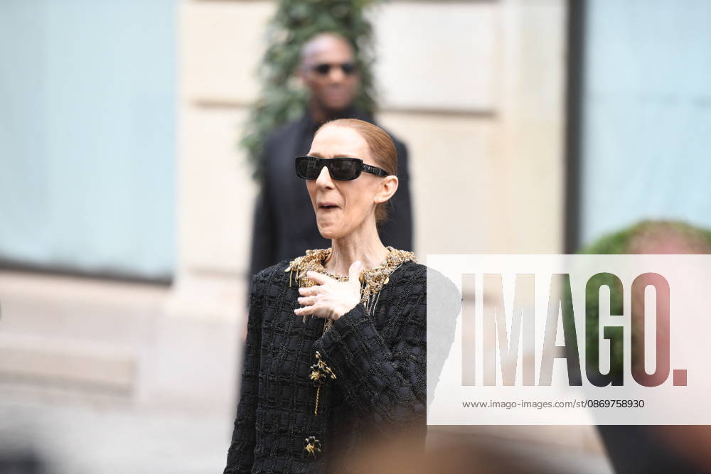Celine Dion Leaves Her Hotel For Her Last Concert in Paris - France Celine Dion spend time with fans before her last concert in Paris, at hotel Royal Monceau in Paris, France on October 17, 2026. Photo by Florian Poitout ABACAPRESS.COM Paris France