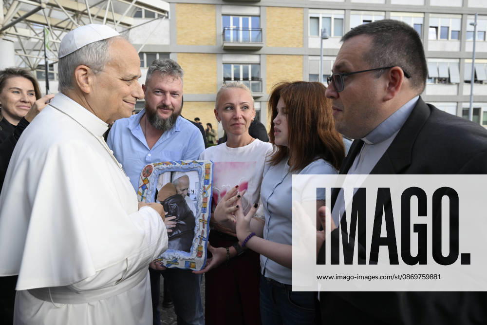 ITALY - POPE - VATICAN-2026 10 17 Italy, Rome, Vatican, October 17, 2026 Pope Leo XIV leaves the Gemelli University Hospital, four days after a surgery to remove a cancerous tumour from his right lung, in Rome Photo by VATICAN MEDIA Catholic Press Photo - NO BOOKS