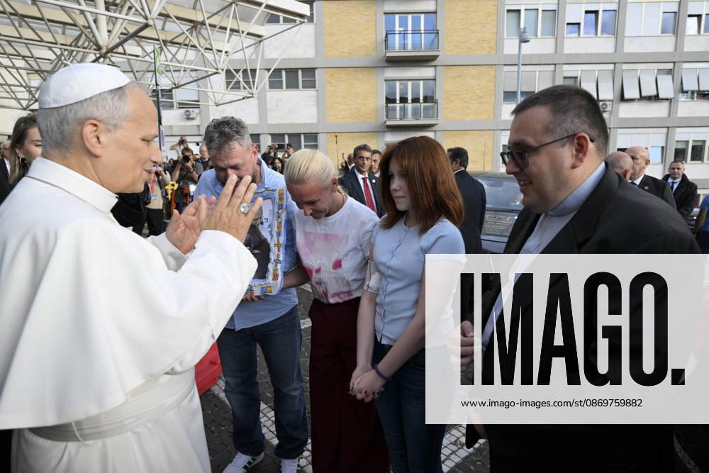 ITALY - POPE - VATICAN-2026 10 17 Italy, Rome, Vatican, October 17, 2026 Pope Leo XIV leaves the Gemelli University Hospital, four days after a surgery to remove a cancerous tumour from his right lung, in Rome Photo by VATICAN MEDIA Catholic Press Photo - NO BOOKS