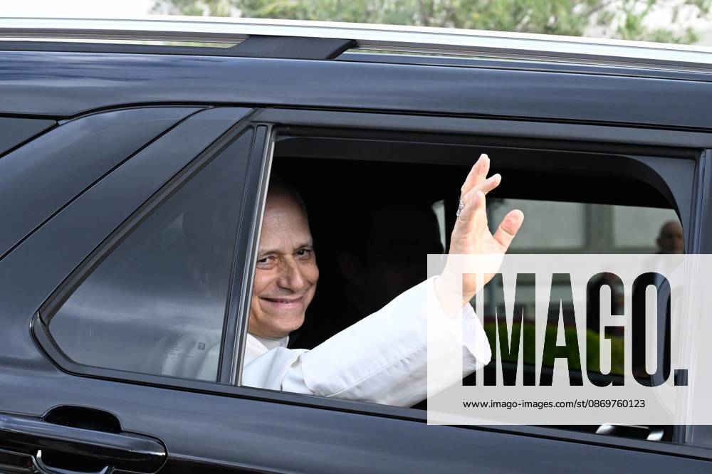 Pope Leo XIV, deemed fit for resignation by doctors, leaves the Gemelli Polyclinic Hospital in Rome, where he was hospitalized for a few days for surgery to remove a nodule (adenocarcinoma) from his right lung. Rome, October 17, 2026 Rome Italy - ZUMAa289 20261017_zia_a289_025