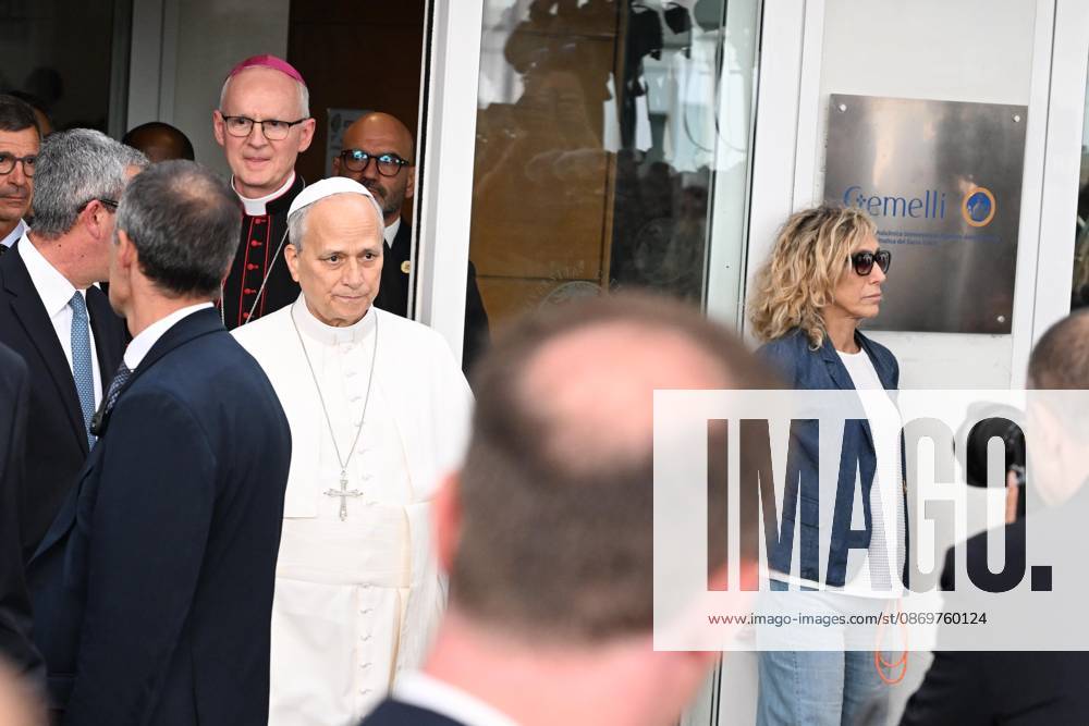 Pope Leo XIV, deemed fit for resignation by doctors, leaves the Gemelli Polyclinic Hospital in Rome, where he was hospitalized for a few days for surgery to remove a nodule (adenocarcinoma) from his right lung. Rome, October 17, 2026 Rome Italy - ZUMAa289 20261017_zia_a289_026