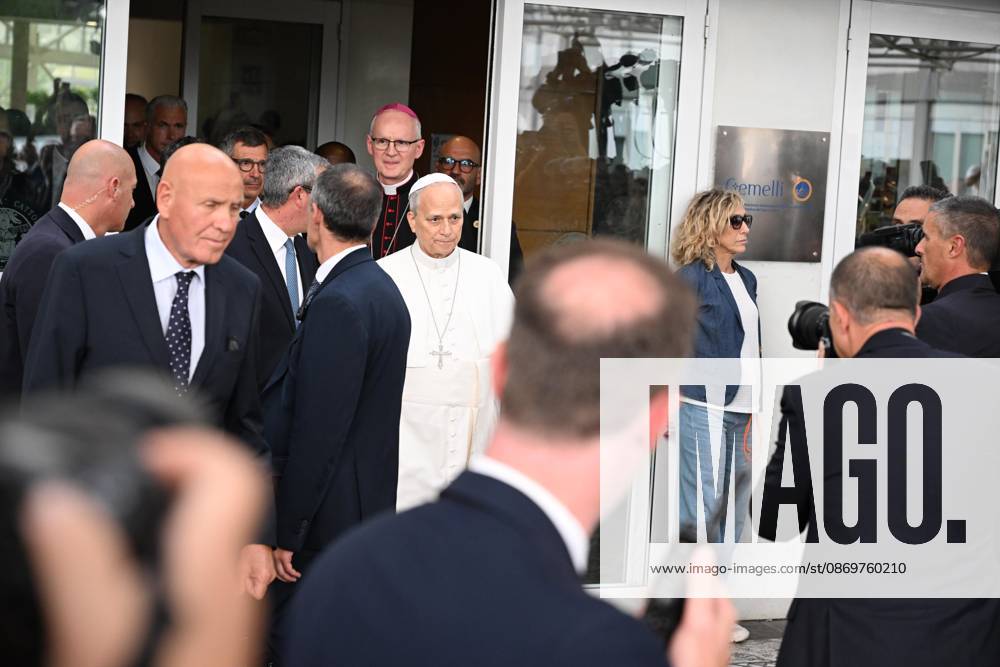 Pope Leo XIV, deemed fit for resignation by doctors, leaves the Gemelli Polyclinic Hospital in Rome, where he was hospitalized for a few days for surgery to remove a nodule (adenocarcinoma) from his right lung. Rome, October 17, 2026 Rome Italy - ZUMAa289 20261017_zia_a289_030