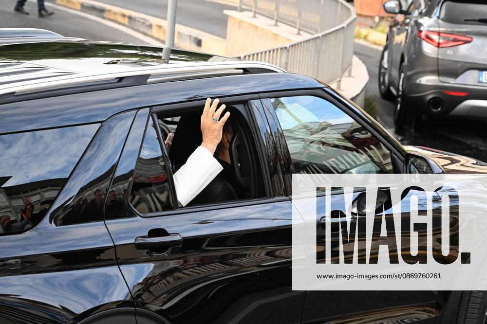 Pope Leo XIV, deemed fit for resignation by doctors, leaves the Gemelli Polyclinic Hospital in Rome, where he was hospitalized for a few days for surgery to remove a nodule (adenocarcinoma) from his right lung. Rome, October 17, 2026 Rome Italy - ZUMAa289 20261017_zia_a289_034