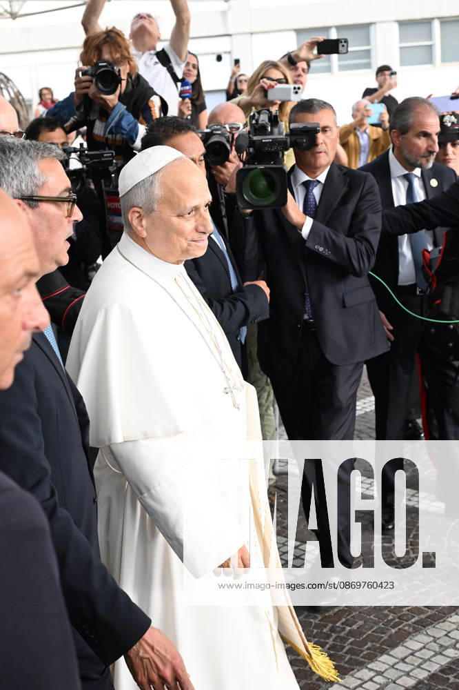 Pope Leo XIV, deemed fit for resignation by doctors, leaves the Gemelli Polyclinic Hospital in Rome, where he was hospitalized for a few days for surgery to remove a nodule (adenocarcinoma) from his right lung. Rome, October 17, 2026 Rome Italy - ZUMAa289 20261017_zia_a289_036
