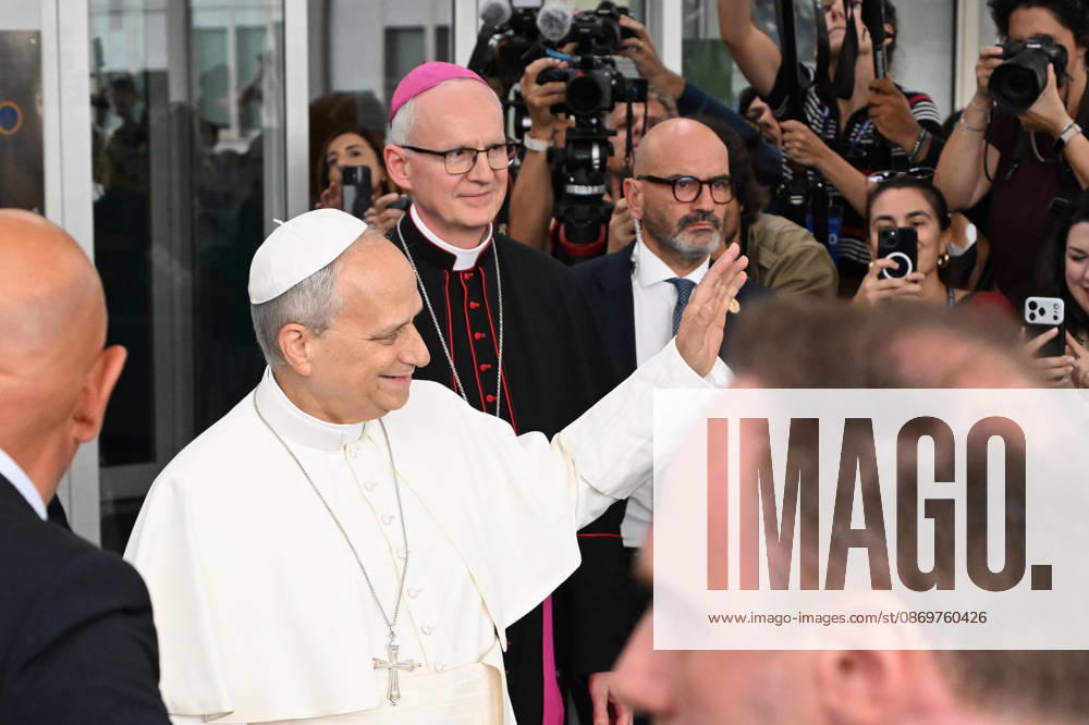 Pope Leo XIV, deemed fit for resignation by doctors, leaves the Gemelli Polyclinic Hospital in Rome, where he was hospitalized for a few days for surgery to remove a nodule (adenocarcinoma) from his right lung. Rome, October 17, 2026 Rome Italy - ZUMAa289 20261017_zia_a289_039
