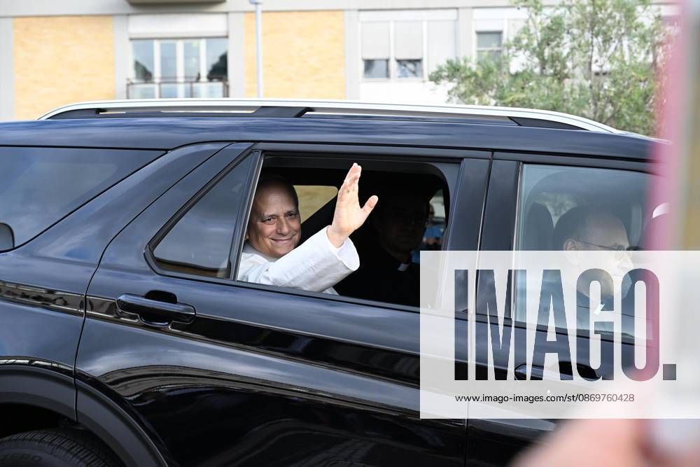 Pope Leo XIV, deemed fit for resignation by doctors, leaves the Gemelli Polyclinic Hospital in Rome, where he was hospitalized for a few days for surgery to remove a nodule (adenocarcinoma) from his right lung. Rome, October 17, 2026 Rome Italy - ZUMAa289 20261017_zia_a289_041