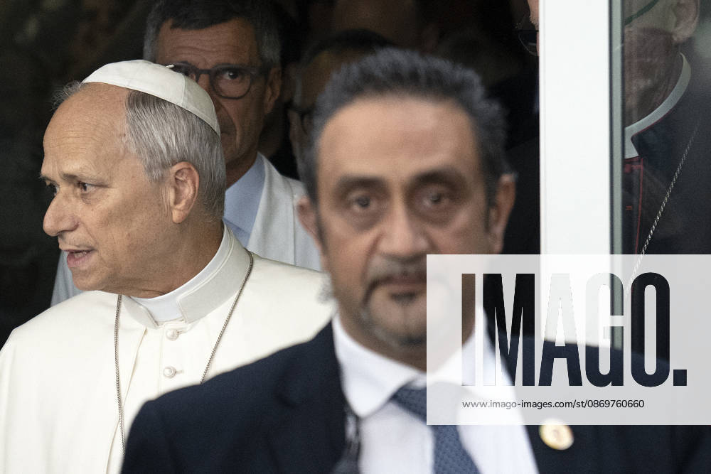 ITALY - POPE - VATICAN-2026 10 17 Italy, Rome, Vatican, October 17, 2026 Pope Leo XIV leaves the Gemelli University Hospital, four days after a surgery to remove a cancerous tumour from his right lung, in Rome Photo by ALESSIA GIULIANI Catholic Press Photo - NO BOOKS