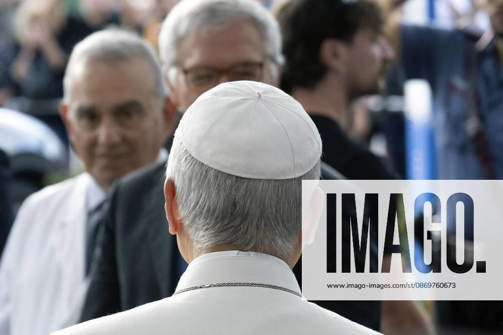 ITALY - POPE - VATICAN-2026 10 17 Italy, Rome, Vatican, October 17, 2026 Pope Leo XIV leaves the Gemelli University Hospital, four days after a surgery to remove a cancerous tumour from his right lung, in Rome Photo by ALESSIA GIULIANI Catholic Press Photo - NO BOOKS