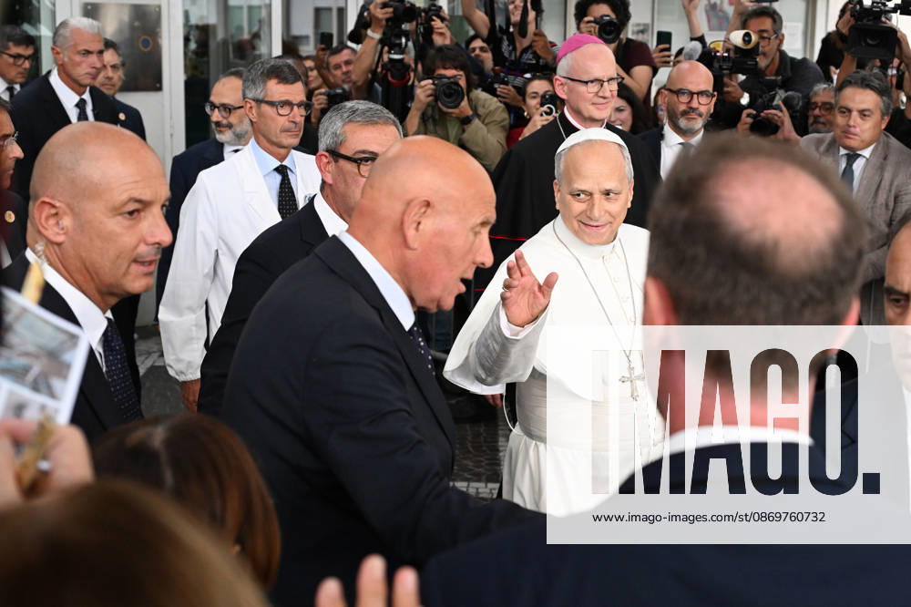 Pope Leo XIV, deemed fit for resignation by doctors, leaves the Gemelli Polyclinic Hospital in Rome, where he was hospitalized for a few days for surgery to remove a nodule (adenocarcinoma) from his right lung. Rome, October 17, 2026 Rome Italy - ZUMAa289 20261017_zia_a289_038