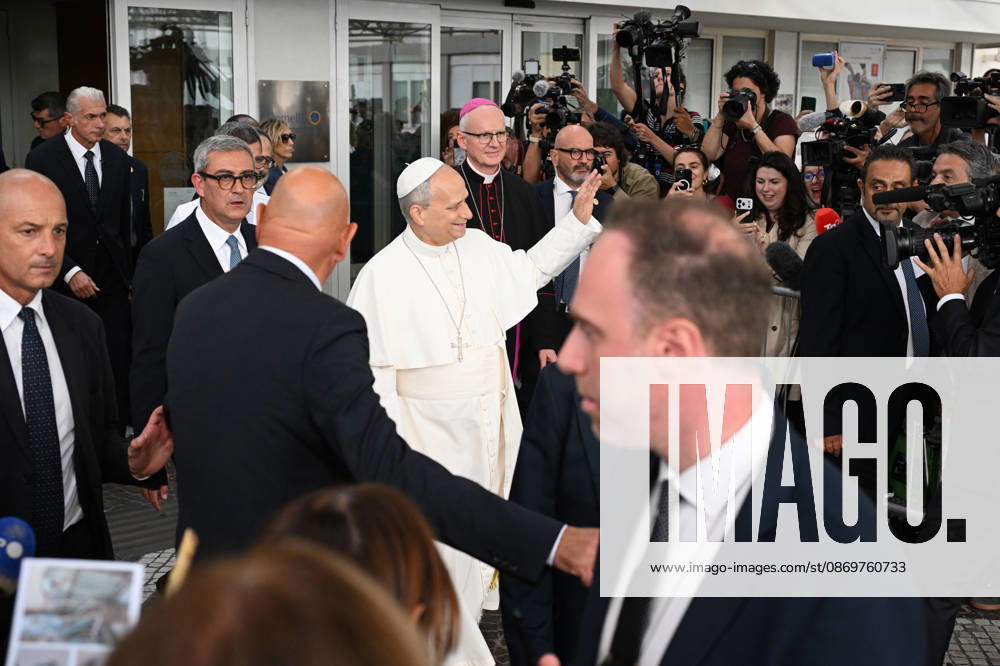 Pope Leo XIV, deemed fit for resignation by doctors, leaves the Gemelli Polyclinic Hospital in Rome, where he was hospitalized for a few days for surgery to remove a nodule (adenocarcinoma) from his right lung. Rome, October 17, 2026 Rome Italy - ZUMAa289 20261017_zia_a289_040