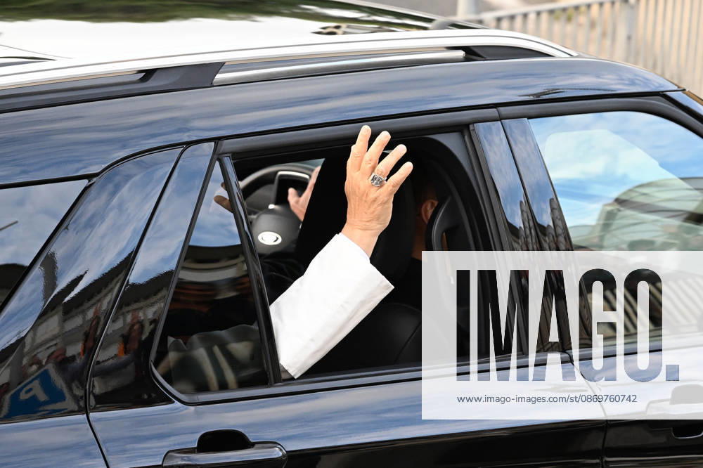 Pope Leo XIV, deemed fit for resignation by doctors, leaves the Gemelli Polyclinic Hospital in Rome, where he was hospitalized for a few days for surgery to remove a nodule (adenocarcinoma) from his right lung. Rome, October 17, 2026 Rome Italy - ZUMAa289 20261017_zia_a289_046