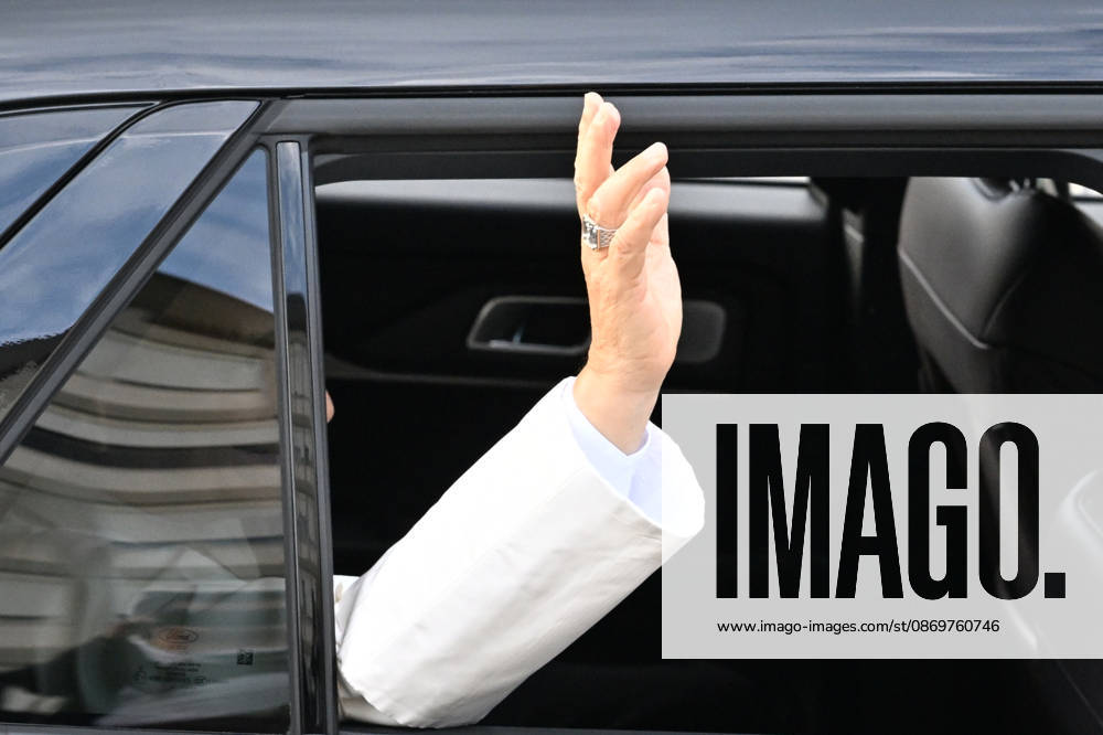 Pope Leo XIV, deemed fit for resignation by doctors, leaves the Gemelli Polyclinic Hospital in Rome, where he was hospitalized for a few days for surgery to remove a nodule (adenocarcinoma) from his right lung. Rome, October 17, 2026 Rome Italy - ZUMAa289 20261017_zia_a289_048