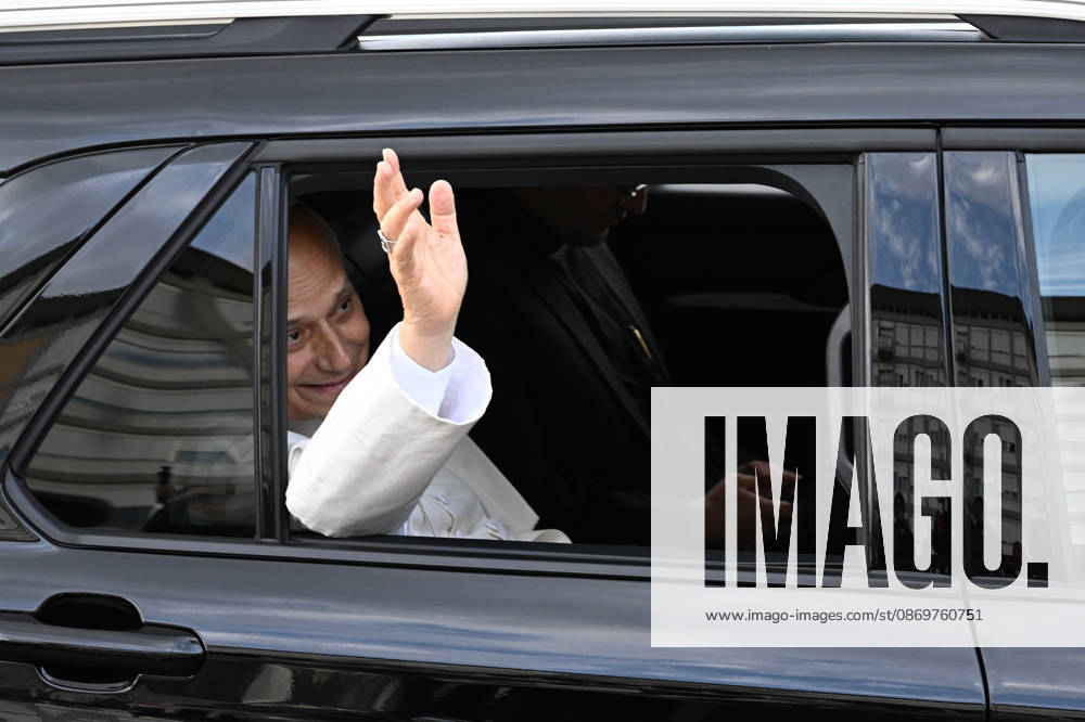 Pope Leo XIV, deemed fit for resignation by doctors, leaves the Gemelli Polyclinic Hospital in Rome, where he was hospitalized for a few days for surgery to remove a nodule (adenocarcinoma) from his right lung. Rome, October 17, 2026 Rome Italy - ZUMAa289 20261017_zia_a289_050