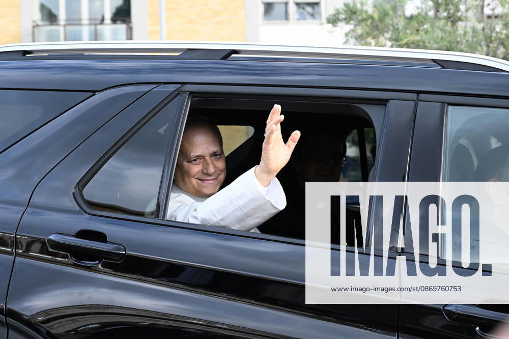 Pope Leo XIV, deemed fit for resignation by doctors, leaves the Gemelli Polyclinic Hospital in Rome, where he was hospitalized for a few days for surgery to remove a nodule (adenocarcinoma) from his right lung. Rome, October 17, 2026 Rome Italy - ZUMAa289 20261017_zia_a289_051