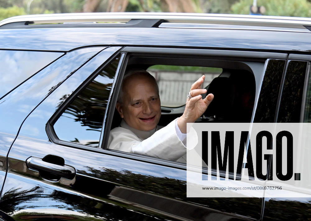 Papa Leone XIV lascia il Policlinico Gemelli dopo l intervento di asportazione di un nodulo polmonare, Roma, 17 ottobre 2026. Pope Leo XIV leaves the Gemelli Policlinic Hospital following surgery to remove a pulmonary nodule, in Rome, Italy, 17 October 2026. ANSA FABIO CIMAGLIA Rome ITALY - ZUMAa110 20261017_zaf_a110_011