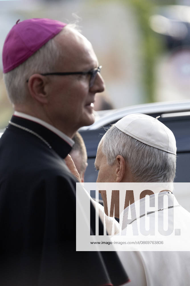 ITALY - POPE - VATICAN-2026 10 17 Italy, Rome, Vatican, October 17, 2026 Pope Leo XIV leaves the Gemelli University Hospital, four days after a surgery to remove a cancerous tumour from his right lung, in Rome Photo by ALESSIA GIULIANI Catholic Press Photo - NO BOOKS