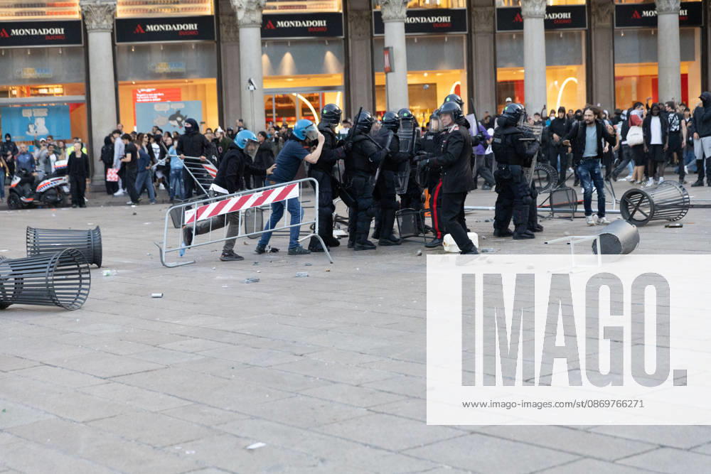IPA89812350 - Milan, October 17, 2026: Italia in Piazza demonstration; violent clashes between police and the student movement