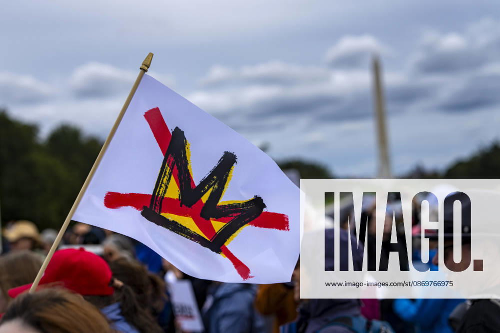 People take part in a No Kings protest outside the Lincoln Memorial in Washington, DC on Saturday, October 17, 2026. The nationwide day of action aimed at encouraging early voting ahead of the November midterm elections. WAP20261016304 BONNIExCASH