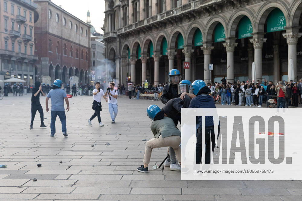 IPA89816520 - Milan, October 17, 2026: Italia in Piazza demonstration; violent clashes between police and the student movement