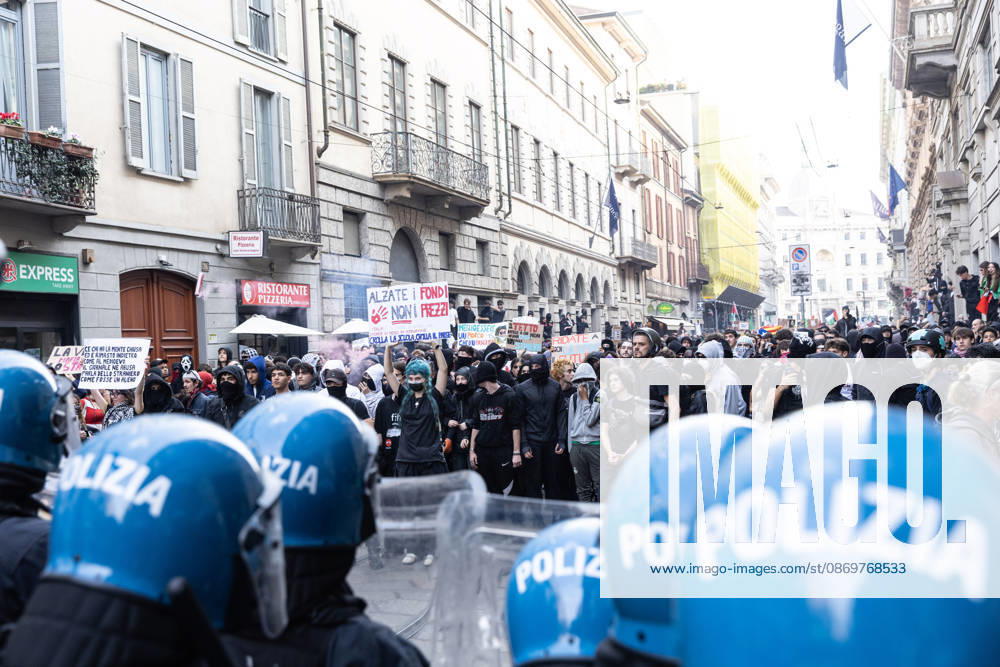 IPA89816964 - Milan, October 17, 2026: Italia in Piazza demonstration; violent clashes between police and the student movement