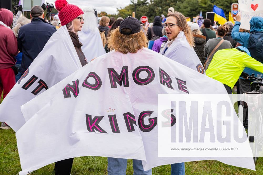 Protestors demonstrate in Washington D.C. as part of the No Kings: vote early nation wide protest. This Protest comes as the midterm elections come that could see the republicans loose control in congress Washington USA - ZUMAw218 20261017_znp_w218_010