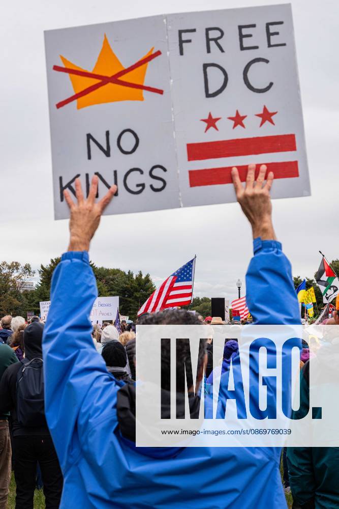 Protestors demonstrate in Washington D.C. as part of the No Kings: vote early nation wide protest. This Protest comes as the midterm elections come that could see the republicans loose control in congress Washington USA - ZUMAw218 20261017_znp_w218_011