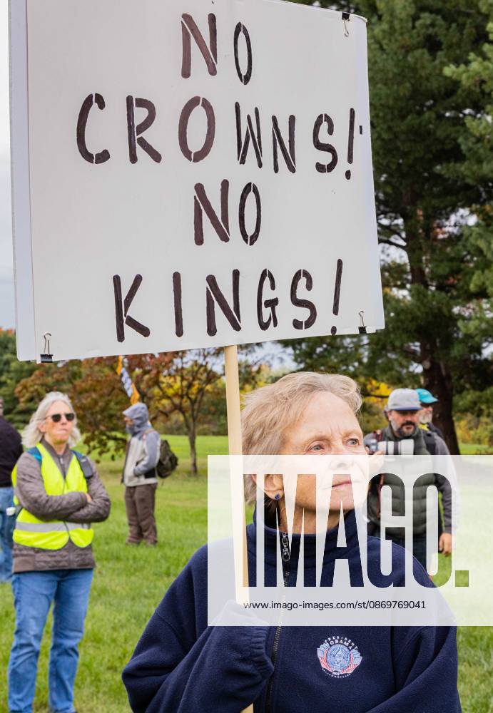 Protestors demonstrate in Washington D.C. as part of the No Kings: vote early nation wide protest. This Protest comes as the midterm elections come that could see the republicans loose control in congress Washington USA - ZUMAw218 20261017_znp_w218_013
