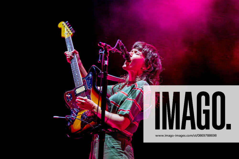 Australian singer-songwriter and guitarist COURTNEY BARNETT performs live on stage at Aviva Studios, Factory International, Manchester, UK. Manchester United Kingdom - ZUMAp211 20261017_aap_p211_001