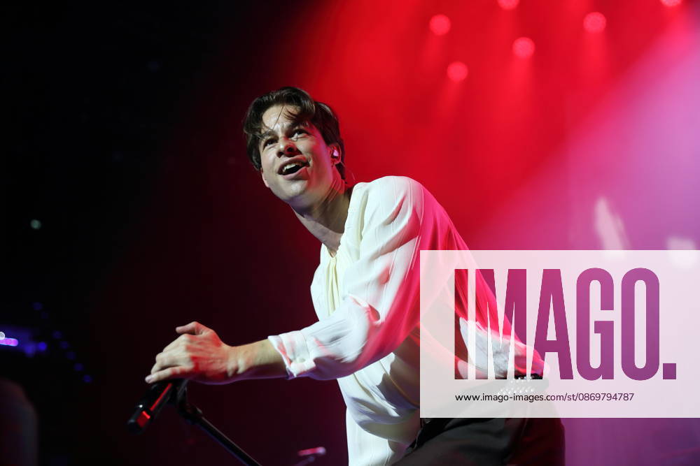 Frederik Fred Rabe of the band Giant Rooks at a concert at the Max Schmeling Halle in Berlin, October 17, 2026 Giant Rooks Concert Berlin