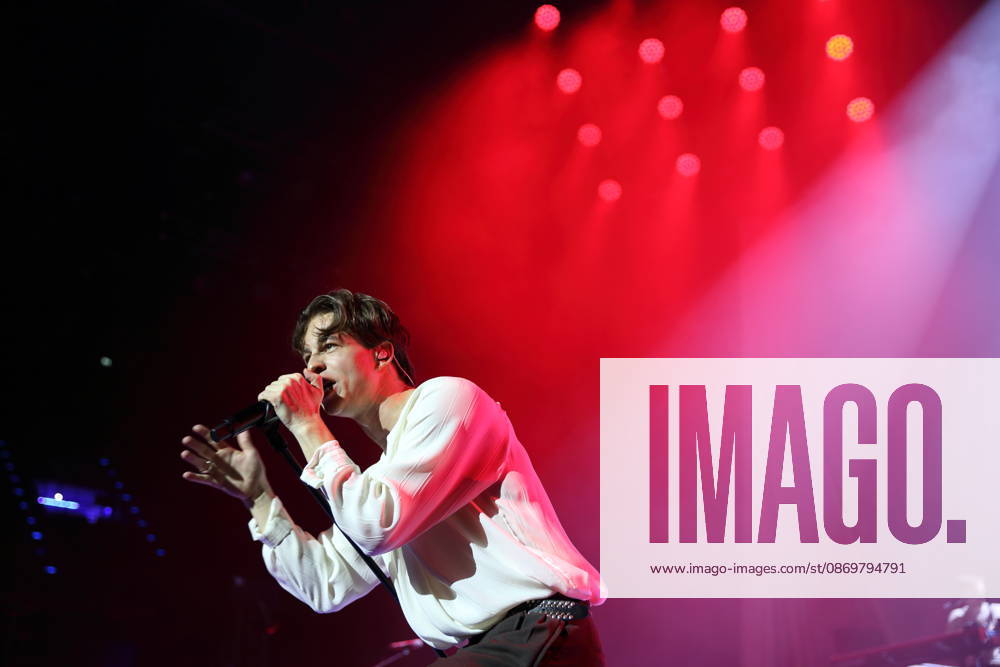 Frederik Fred Rabe of the band Giant Rooks at a concert at the Max Schmeling Halle in Berlin, October 17, 2026 Giant Rooks Concert Berlin